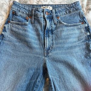 Madewell curvy perfect vintage jean size 27! Only worn once, like new condition.